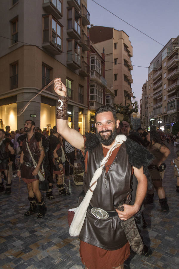 Cuatro mil personas escenifican en tres horas y media la historia de dos pueblos, Roma y Carthago, en un desfile rápido y vistoso