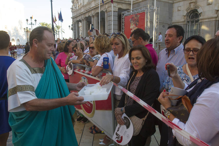 Cuatro mil personas escenifican en tres horas y media la historia de dos pueblos, Roma y Carthago, en un desfile rápido y vistoso