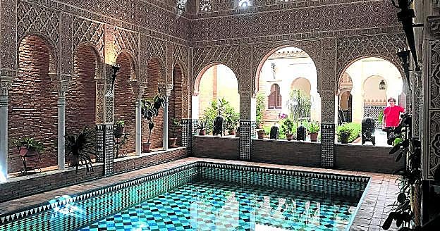  Carmen de los Arrayanes. Así es como José Luis ha llamado a su casa que reproduce desde las columnas del Patio de los Leones, al Salón de Embajadores y las bóvedas con acabados nazaríes. 