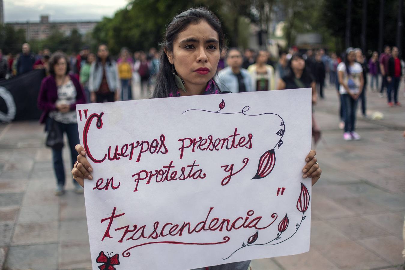 Víctimas de la represión estudiantil de 1968 y estudiantes universitarios se unieron para marchar a lo largo de Ciudad de México y exigir justicia el mismo día en que se cumplen 50 años de la masacre perpetrada por el Ejército mexicano contra un mitin de estudiantes en el barrio de Tlatelolco.