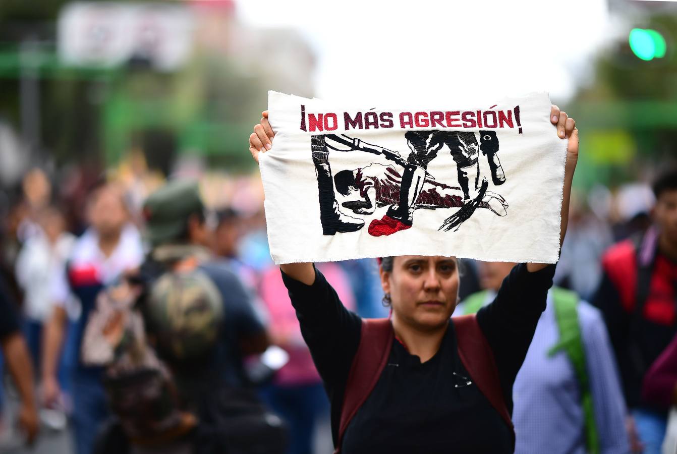 Víctimas de la represión estudiantil de 1968 y estudiantes universitarios se unieron para marchar a lo largo de Ciudad de México y exigir justicia el mismo día en que se cumplen 50 años de la masacre perpetrada por el Ejército mexicano contra un mitin de estudiantes en el barrio de Tlatelolco.