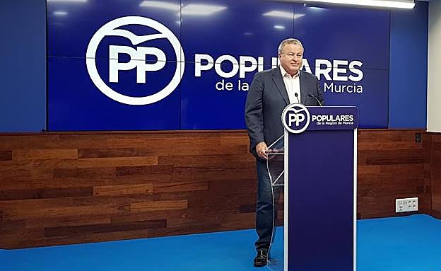 Francisco Bernabé, durante la rueda de prensa de este jueves. 