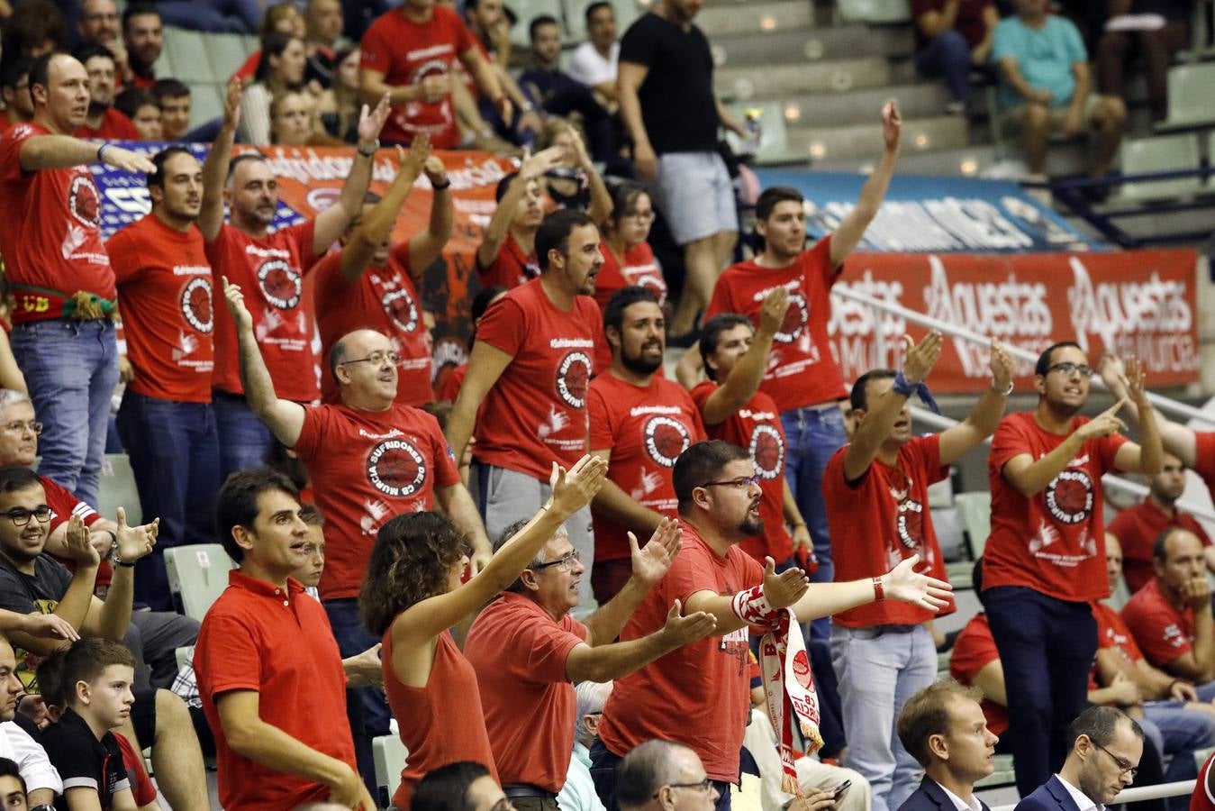 El conjunto universitario pasa la fase previa de la Basketball CL, tras caer en casa frente al Spriou Charleroi por 78-82