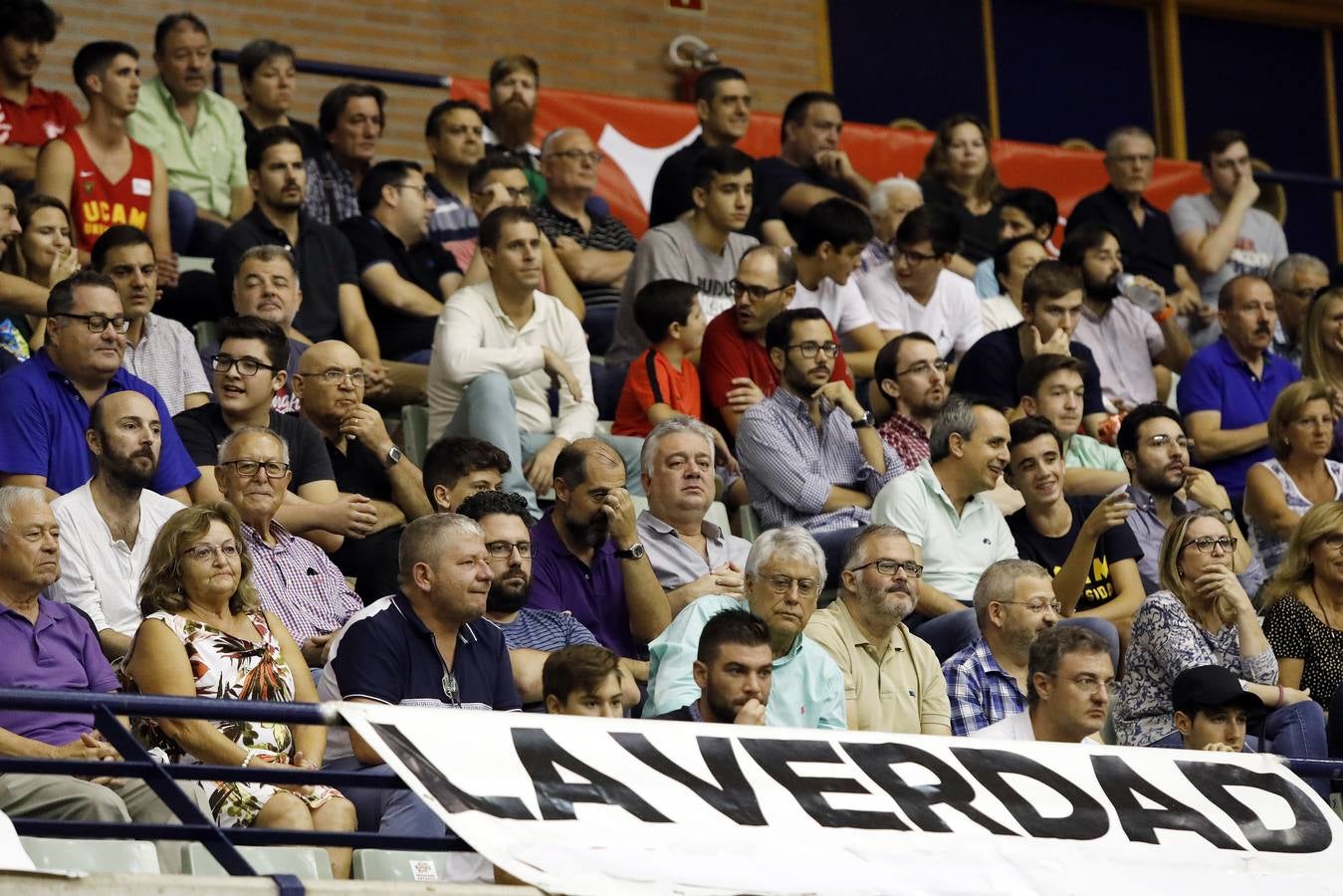 El conjunto universitario pasa la fase previa de la Basketball CL, tras caer en casa frente al Spriou Charleroi por 78-82