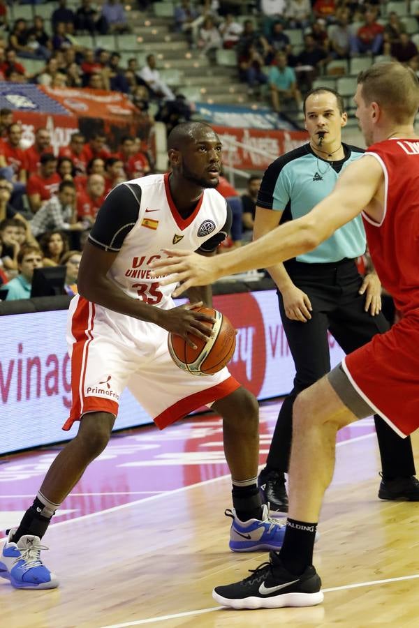 El conjunto universitario pasa la fase previa de la Basketball CL, tras caer en casa frente al Spriou Charleroi por 78-82