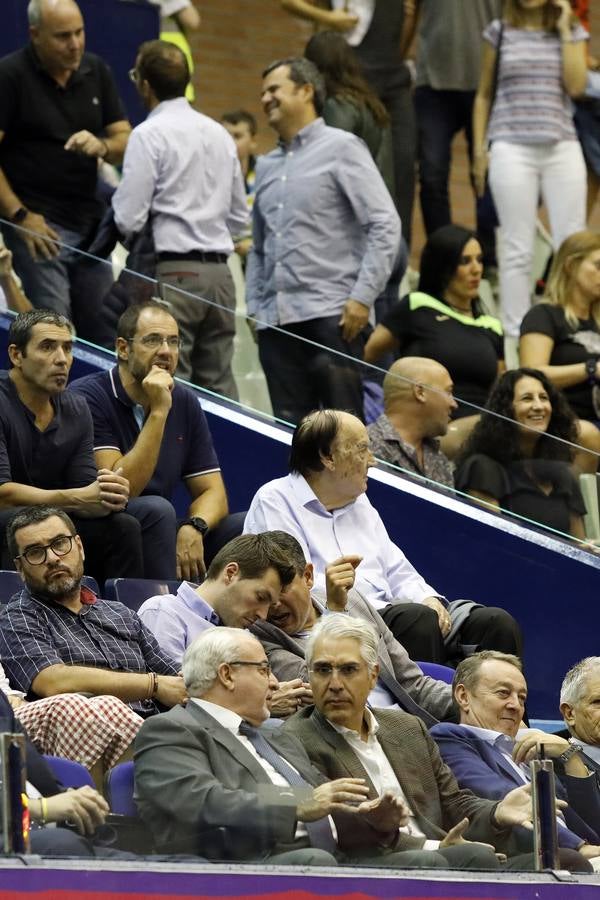 El conjunto universitario pasa la fase previa de la Basketball CL, tras caer en casa frente al Spriou Charleroi por 78-82