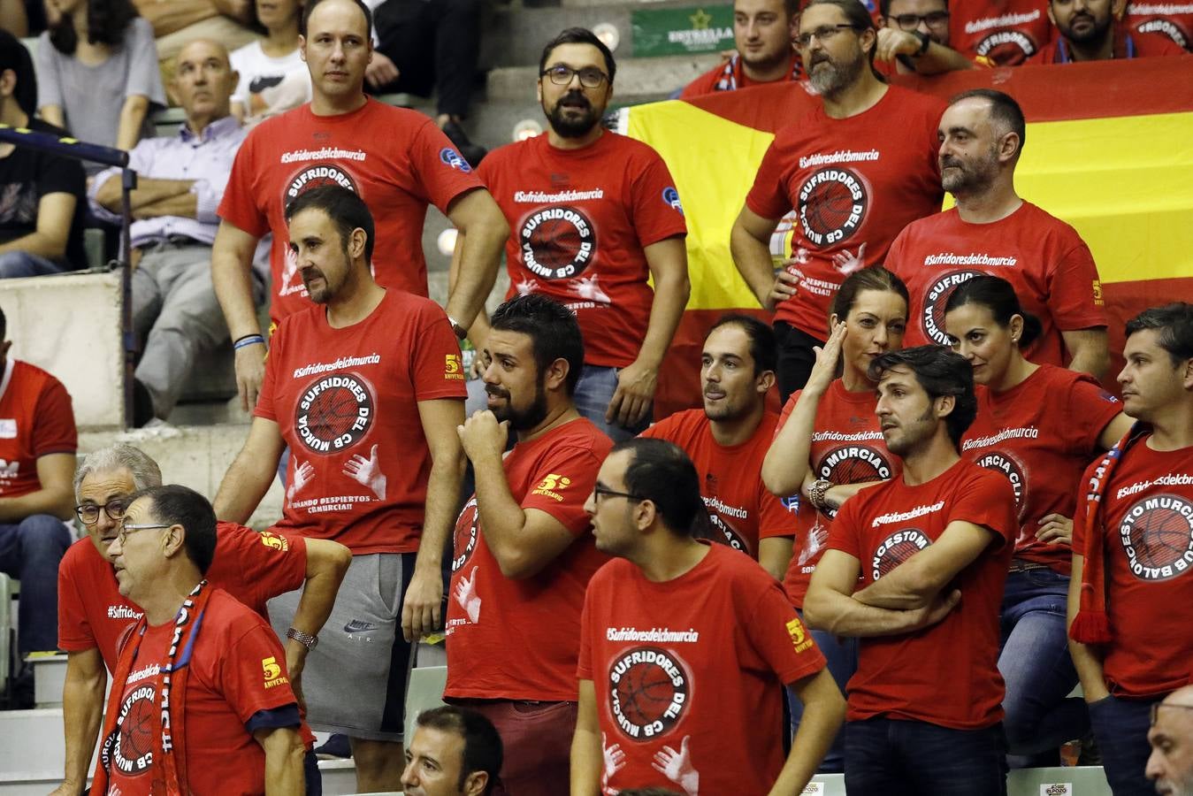 El conjunto universitario pasa la fase previa de la Basketball CL, tras caer en casa frente al Spriou Charleroi por 78-82