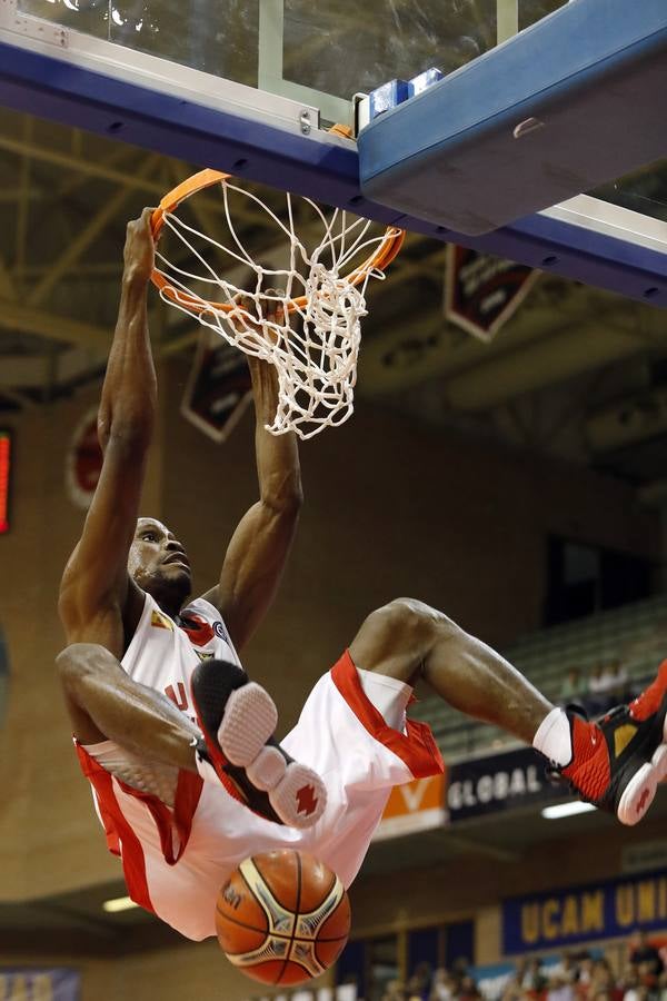 El conjunto universitario pasa la fase previa de la Basketball CL, tras caer en casa frente al Spriou Charleroi por 78-82