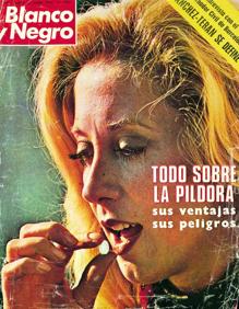 Imagen secundaria 2 - En 1977, colectivos feministas se manifestaron e instalaron mesas informativas en Madrid para recoger firmas de apoyo para la legalización de los métodos anticonceptivos y la creación de centros de planificación familiar. 