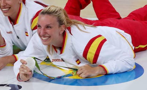 Laura es la jugadora española de baloncesto con más medallas de la historia.