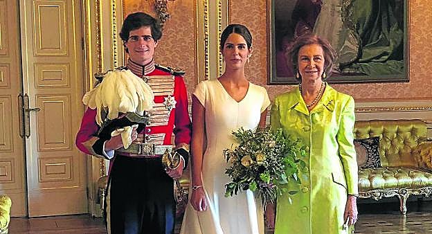 Fernando Fitz-James Stuart, Sofía Palazuelo y la reina Sofía, el sábado en la boda. 