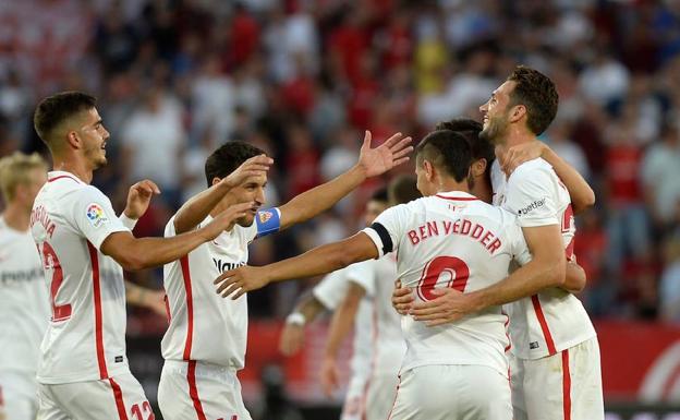 Los jugadores del Sevilla celebran la victoria ante el Celta. 