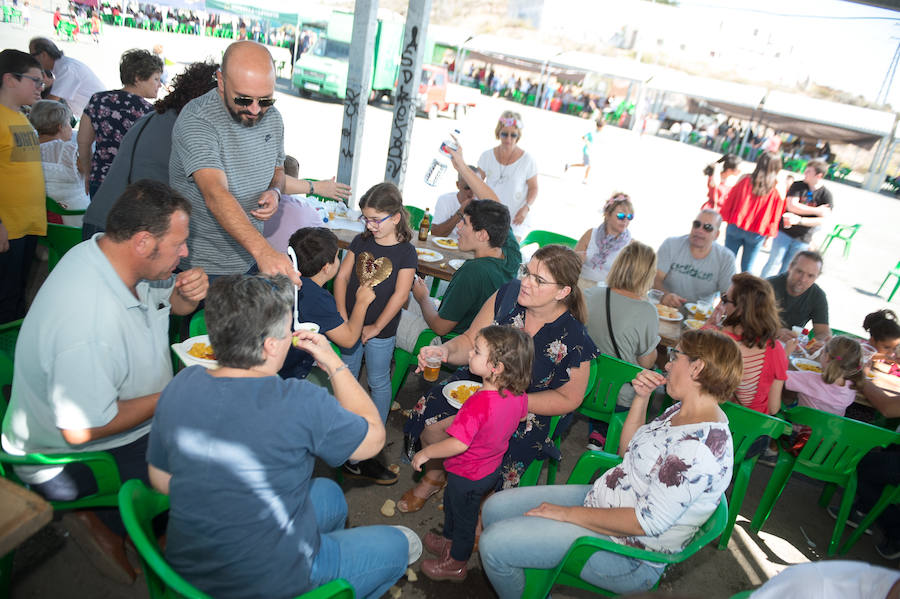 Más de un millar de personas asisten a la jornada de convivencia de la Cofradía en el campus de Espinardo