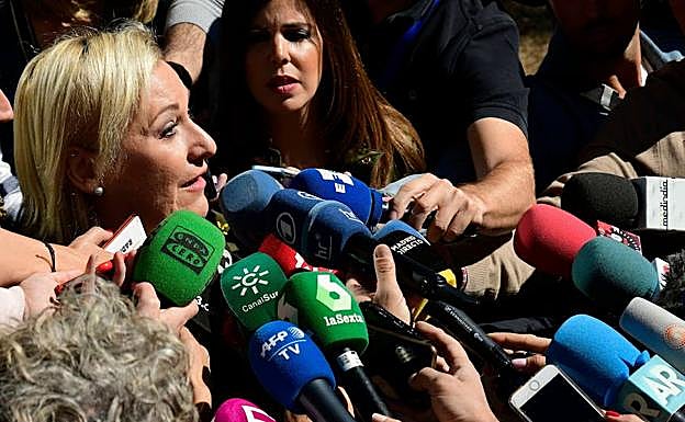 Inés Madrigal hace declaraciones a los medios tras conocer la sentencia. 