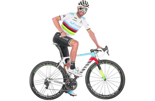 Bicicleta nueva. Valverde estrena hoy una nueva bicicleta Canyon, en la imagen, y numerosos elementos a juego con el maillot arcoíris de campeón del mundo. 