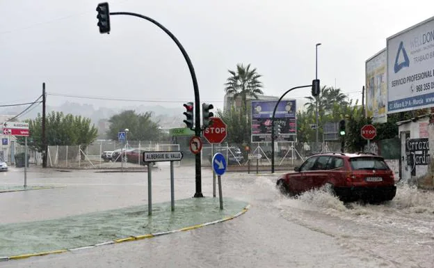 Imagen principal - Carreteras anegada por el agua en Santo Ángel.