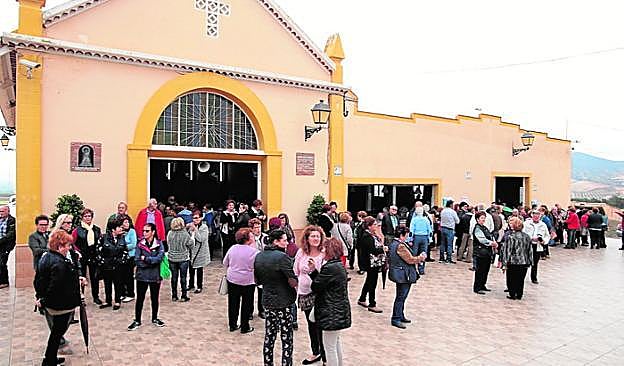 Asistentes a la jornada, ayer, en la ermita del Sacristán. 