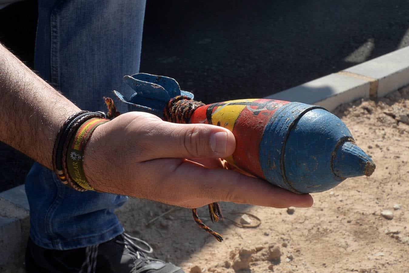 La planta de basuras de la empresa municipal Limusa en Lorca fue desalojada ayer tras la alarma generada por una granada de mortero desactivada. La actividad se detuvo y los 25 trabajadores que había en las instalaciones fueron evacuados