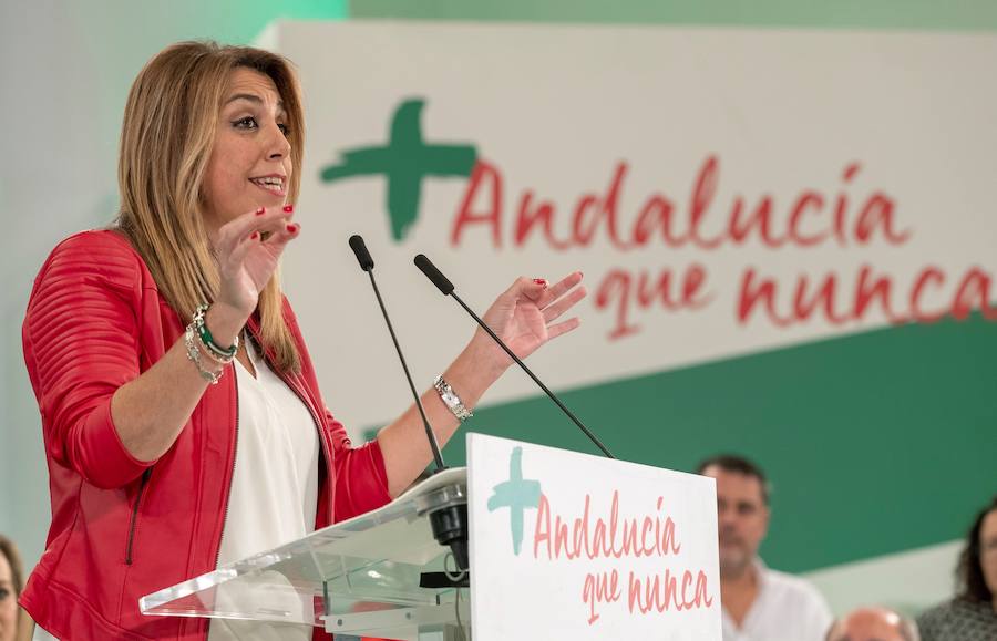 Susana Díaz y Pedro Sánchez, tras la proclamación de la presidenta andaluza como candidata socialista a las eleccionesdel 2-D. 