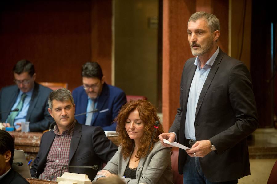 López Miras reconoce que el proceso para equiparar los salarios de los trabajadores murcianos a la media nacional es «lento»