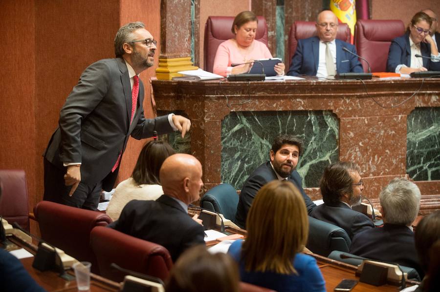 López Miras reconoce que el proceso para equiparar los salarios de los trabajadores murcianos a la media nacional es «lento»