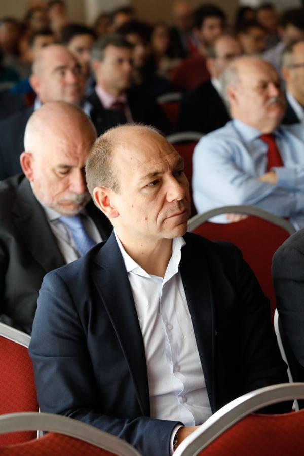 El profesor del IE Business School, que disertó ante 300 economistas, aboga por que las comunidades puedan tener «poder de decisión» tributario para atraer inversiones