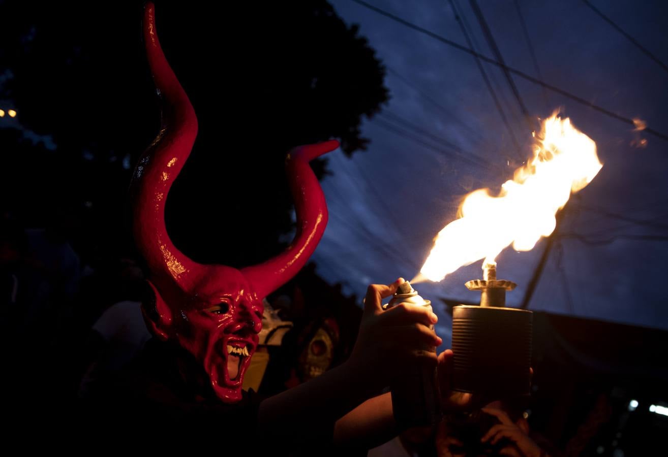 La tradicional fiesta de Los Agüizotes, un carnaval de disfraces terroríficos celebrado en Masaya (Nicaragua), se realizó este año con una disminución de participantes con motivo de las protestas al gobierno de Daniel Ortega.