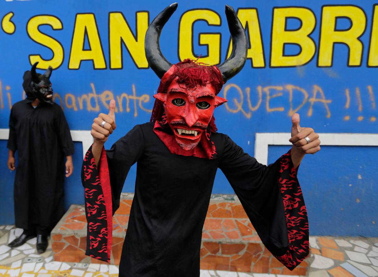 La tradicional fiesta de Los Agüizotes, un carnaval de disfraces terroríficos celebrado en Masaya (Nicaragua), se realizó este año con una disminución de participantes con motivo de las protestas al gobierno de Daniel Ortega.