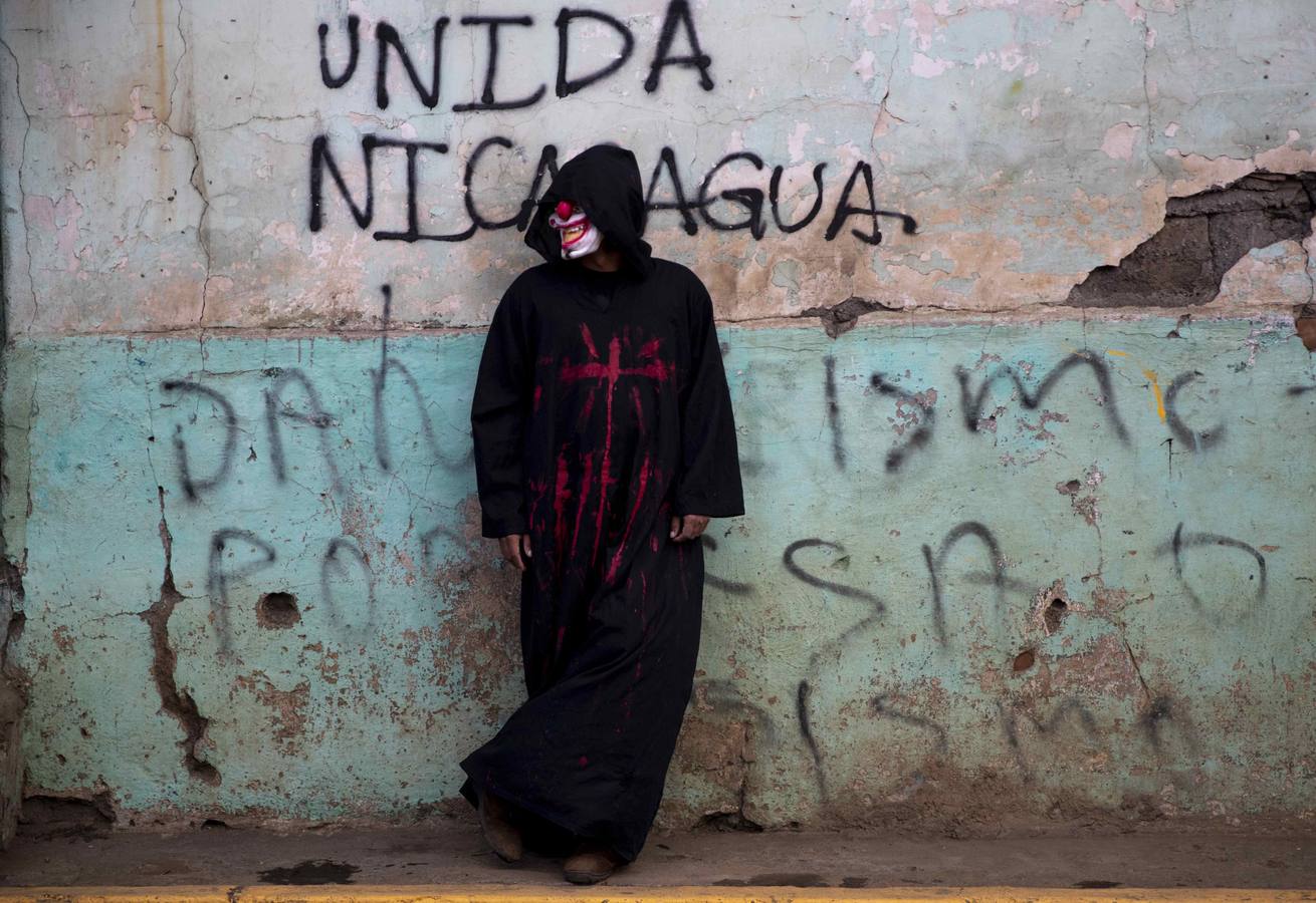 La tradicional fiesta de Los Agüizotes, un carnaval de disfraces terroríficos celebrado en Masaya (Nicaragua), se realizó este año con una disminución de participantes con motivo de las protestas al gobierno de Daniel Ortega.