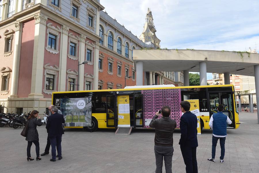 La Comunidad presenta una tarifa plana en el transporte en autobús para las universidades, que supone una rebaja del 52% del coste de los desplazamientos en las líneas urbanas de Murcia y Cartagena