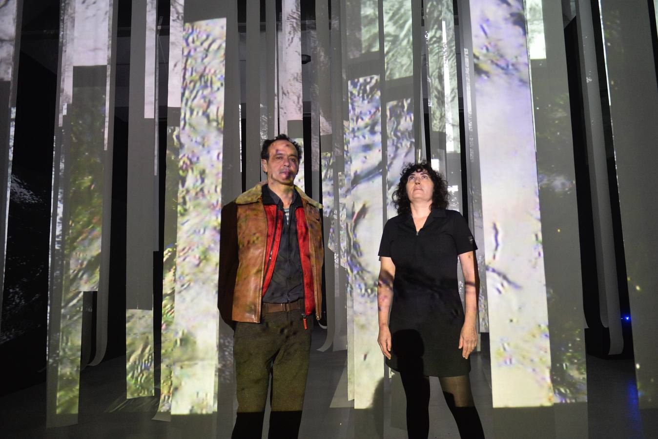 Los artistas Eduardo Balanza y Susana López inauguraron ayer en el Centro Municipal Puertas de Castilla, en Murcia, su instalación, visual y sonora, 'Transforming landscapes'.