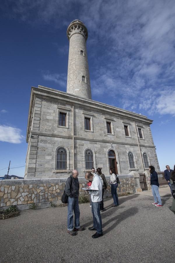 380 personas elegidas por sorteo entre las más de 3.600 solicitantes podrán disfrutar de las visitas al faro de Cabo de Palos, abierto al público por primera vez desde su inauguración en 1865.