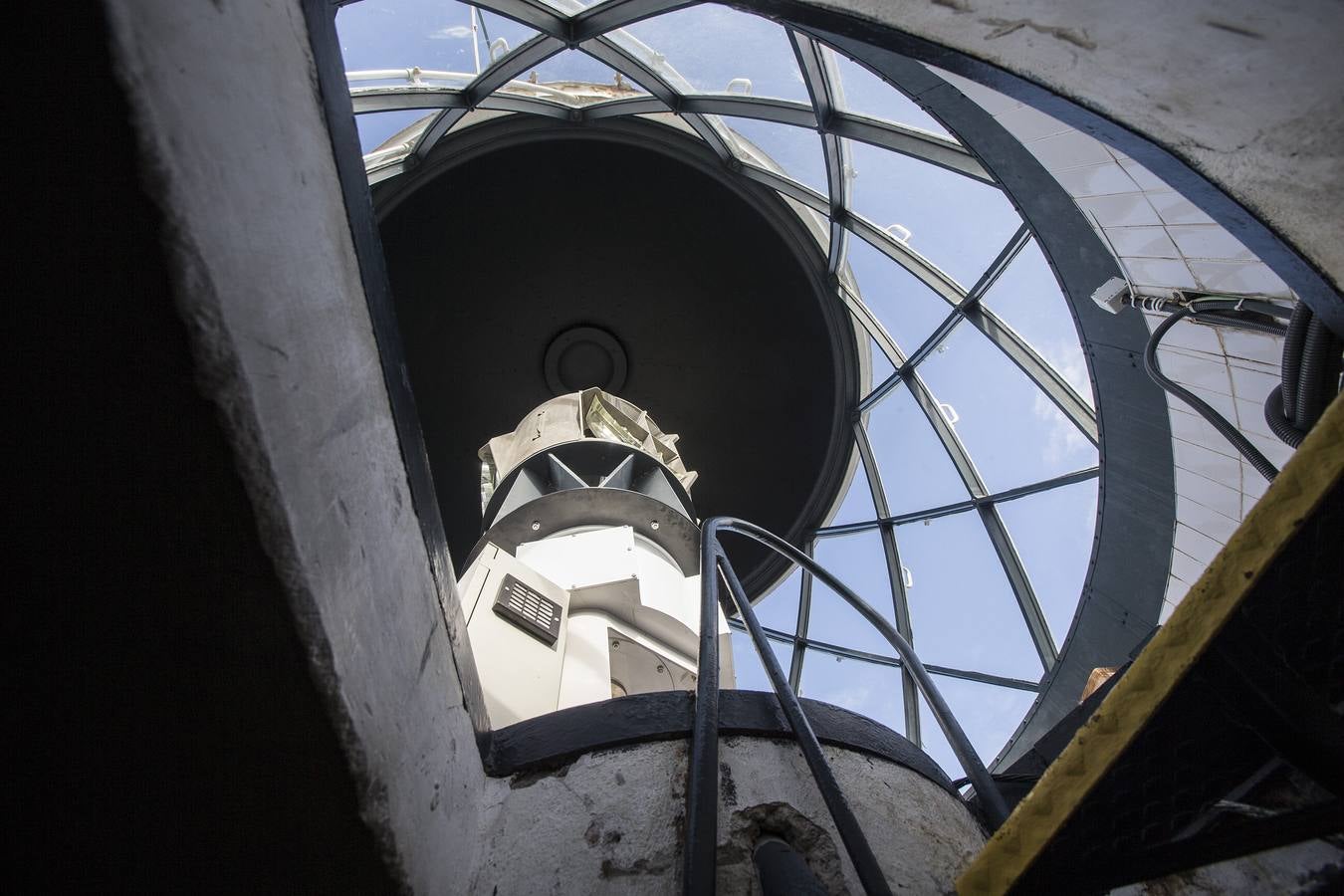 380 personas elegidas por sorteo entre las más de 3.600 solicitantes podrán disfrutar de las visitas al faro de Cabo de Palos, abierto al público por primera vez desde su inauguración en 1865.