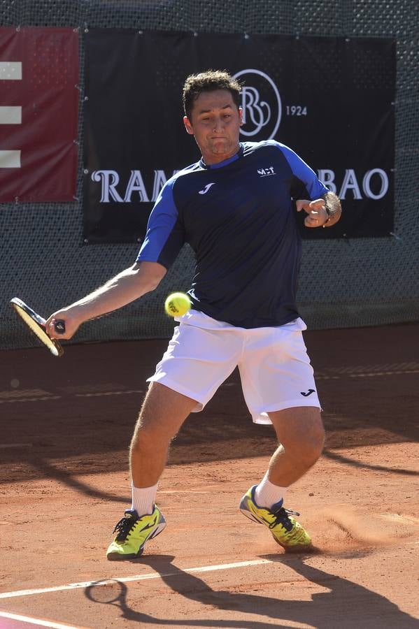 El tenista murciano logro imponerse a Álvaro López (3-6, 6-4, 6-4) en su partido de la final