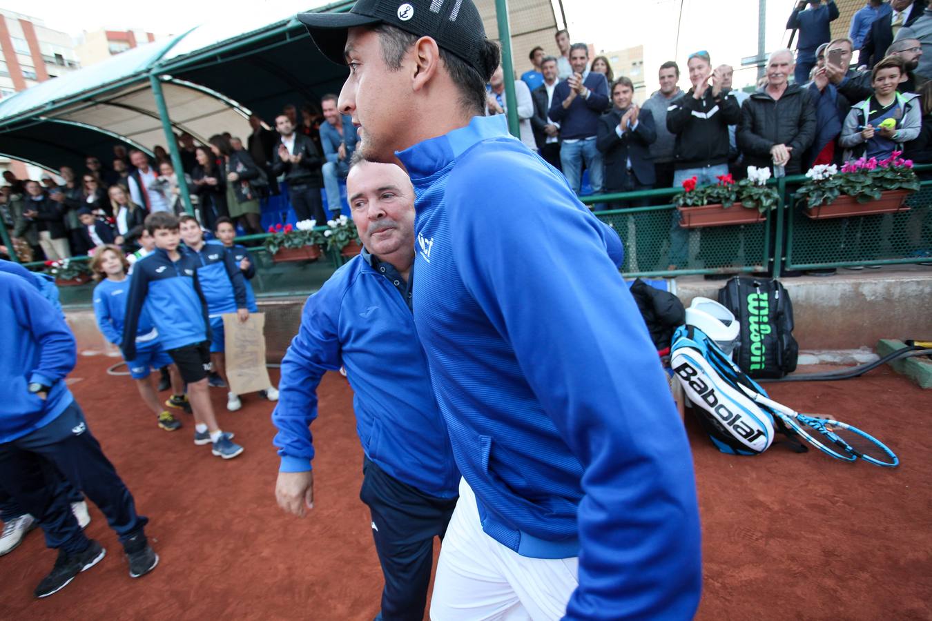 El equipo murciano se impone al Barcino por cuatro victorias a tres y logra hacer historia al conseguir por primera vez el título de campeón nacional