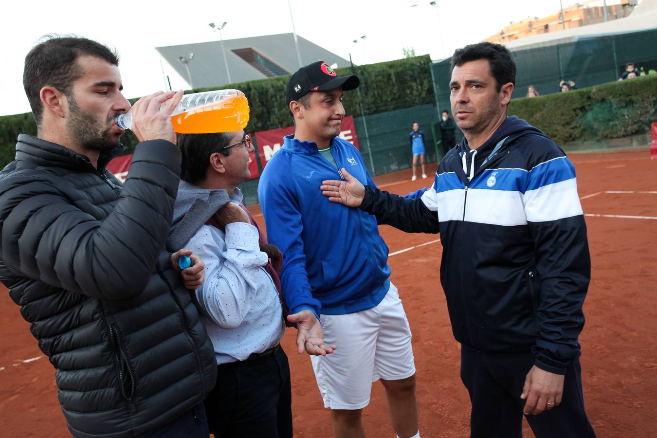 El equipo murciano se impone al Barcino por cuatro victorias a tres y logra hacer historia al conseguir por primera vez el título de campeón nacional