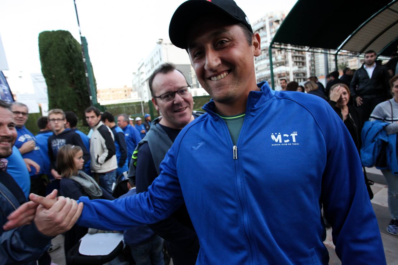 El equipo murciano se impone al Barcino por cuatro victorias a tres y logra hacer historia al conseguir por primera vez el título de campeón nacional