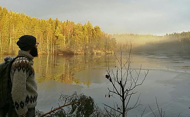 El editor Rubén Hernández, fotografiado en Noruega durante un viaje reciente al país nórdico. 