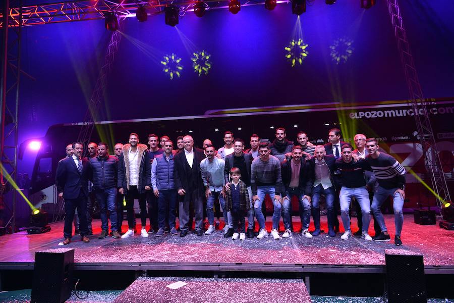 La fiesta estuvo presentada por Paula Vázquez y contó con la presencia del expiloto Pedro de la Rosa