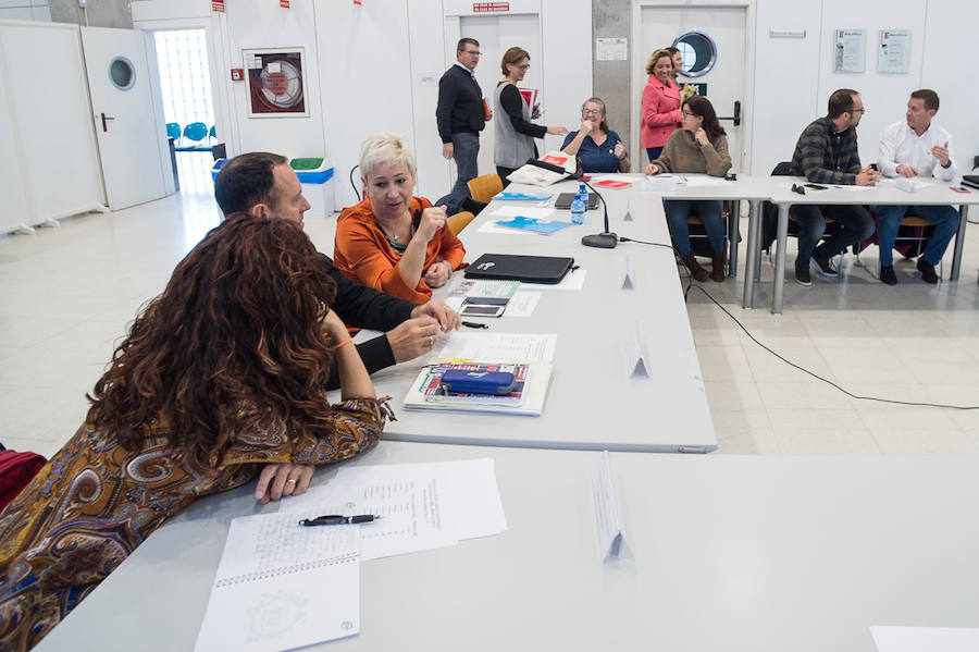 En la agrupación de este viernes se ha decidido elevar a 1.300 las plazas de maestro para el próximo año