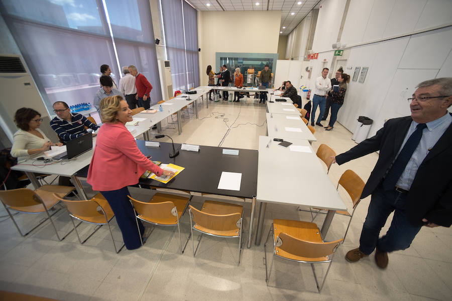 En la agrupación de este viernes se ha decidido elevar a 1.300 las plazas de maestro para el próximo año