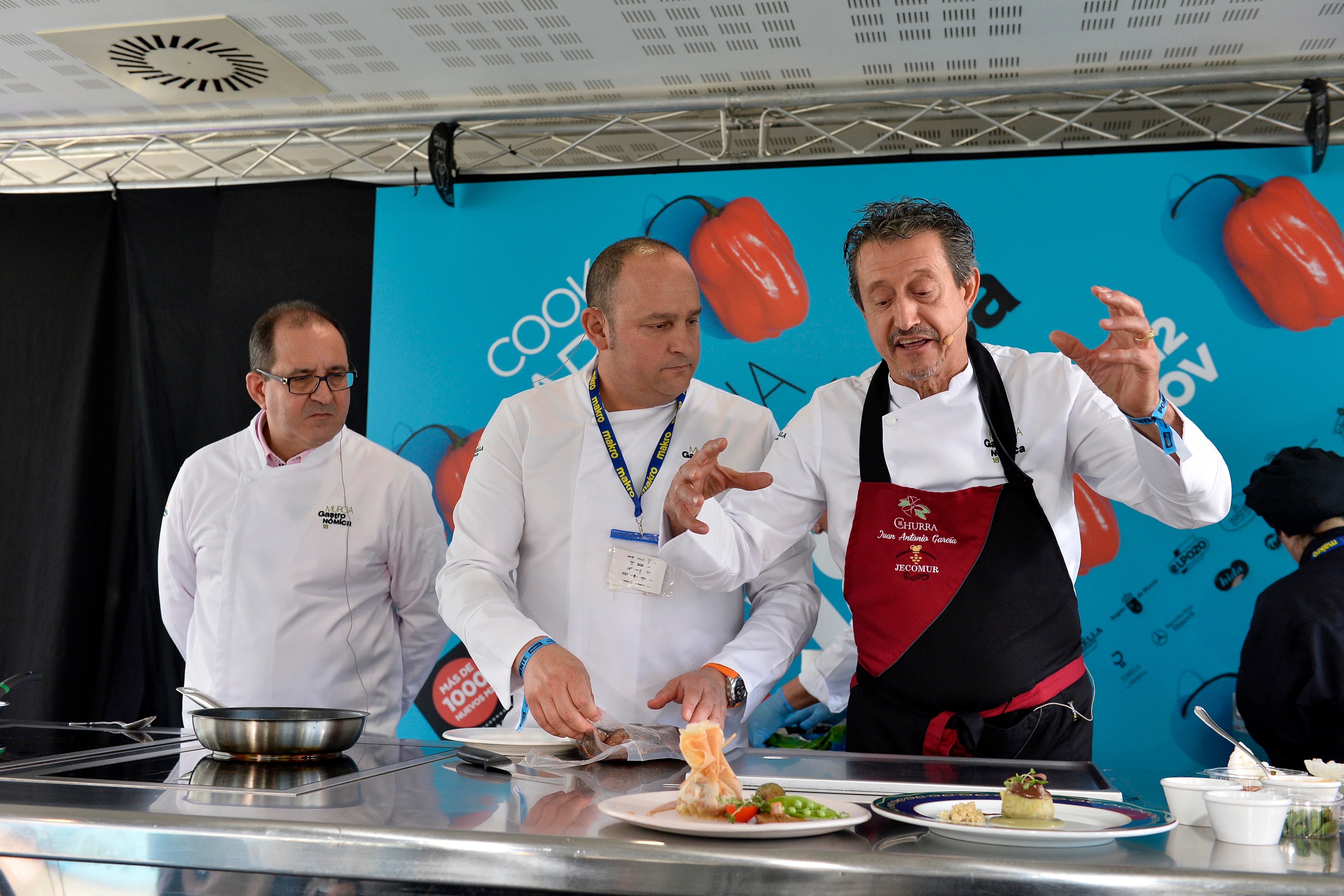 La segunda ponencia de Murcia Gastronómica corrió a cargo Francisco José Saura, Juan Antonio García y Cayetano Gómez, que presentaron un recetario de cordero segureño.