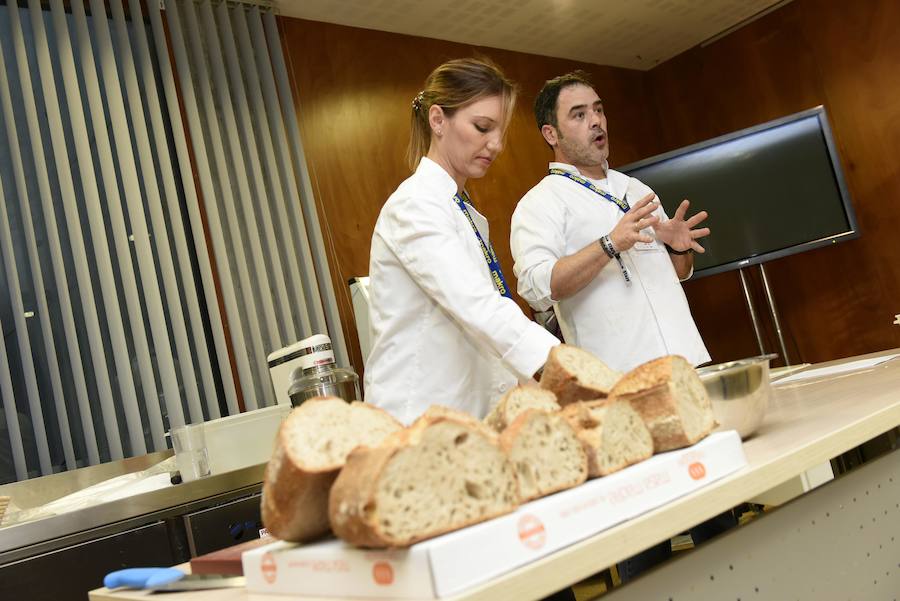En Murcia Gastronómica también se han desvelado los secretos para conseguir un pan de masa madre con Raúl Ferre. 