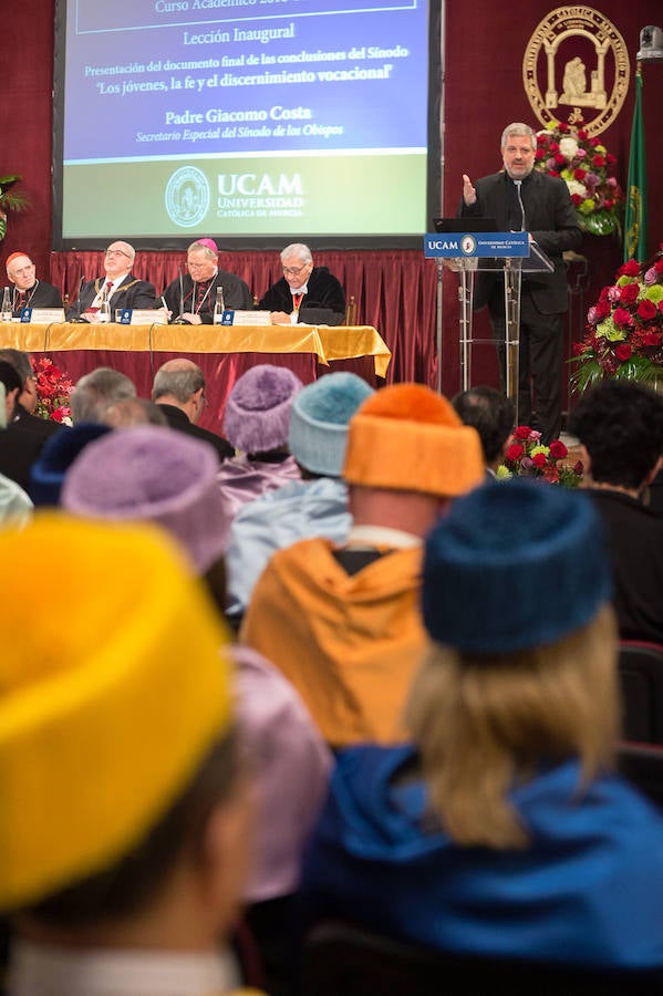 El presidente de la Universidad Católica justifica la ausencia de miembros del Ejecutivo de López Miras en el acto de apertura del curso académico porque «hemos querido estar en paz»