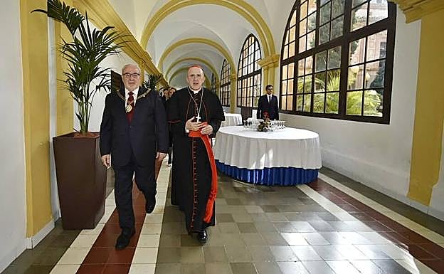 José Luis Mendoza y del arzobispo de Madrid, Carlos Osoro, hoy en Los Jerónimos.