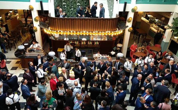 Acto de inauguración en el que ha estado presente el presidente de la Comunidad, Fernando López Miras