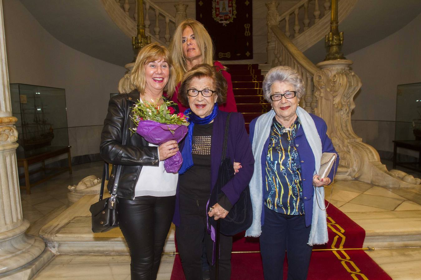 Dionisia García recibió el reconocimiento y el afecto del festival poético Deslinde, que se viene celebrando en Cartagen