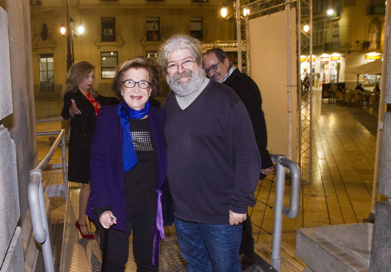 Dionisia García recibió el reconocimiento y el afecto del festival poético Deslinde, que se viene celebrando en Cartagen