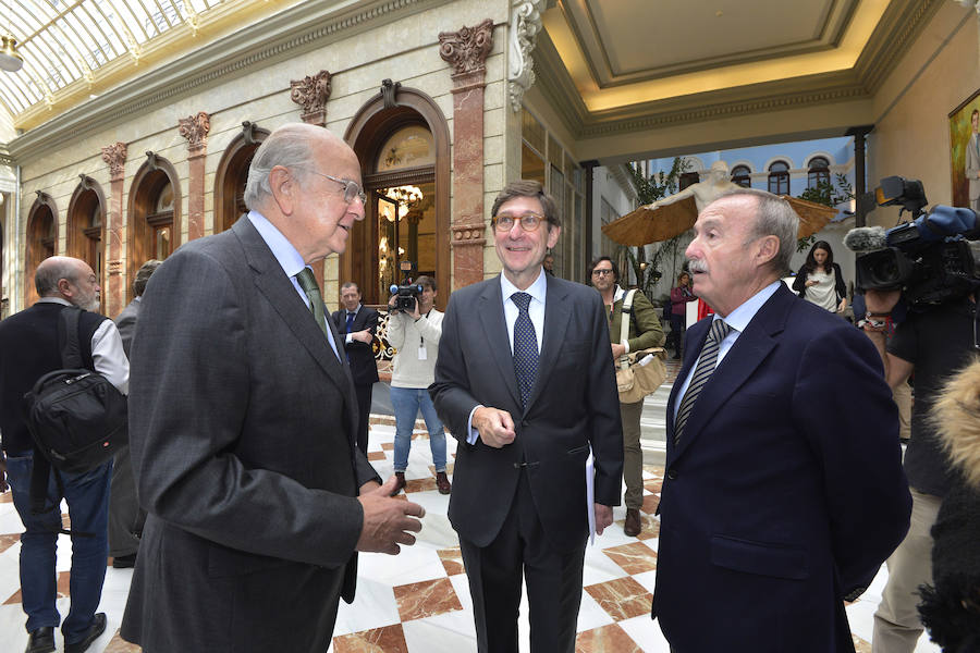 El presidente de Bankia reconoce en el Foro Nueva Murcia estar «muy satisfecho» con la fusión con BMN porque el objetivo es que fuera un proceso «rápido y eficaz»