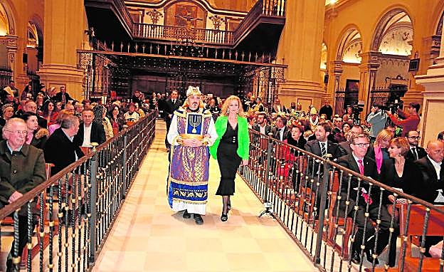 La pregonera, Eulalia Ibarra López, anoche, durante el arranque de las fiestas en honor del Patrón, en San Patricio. 